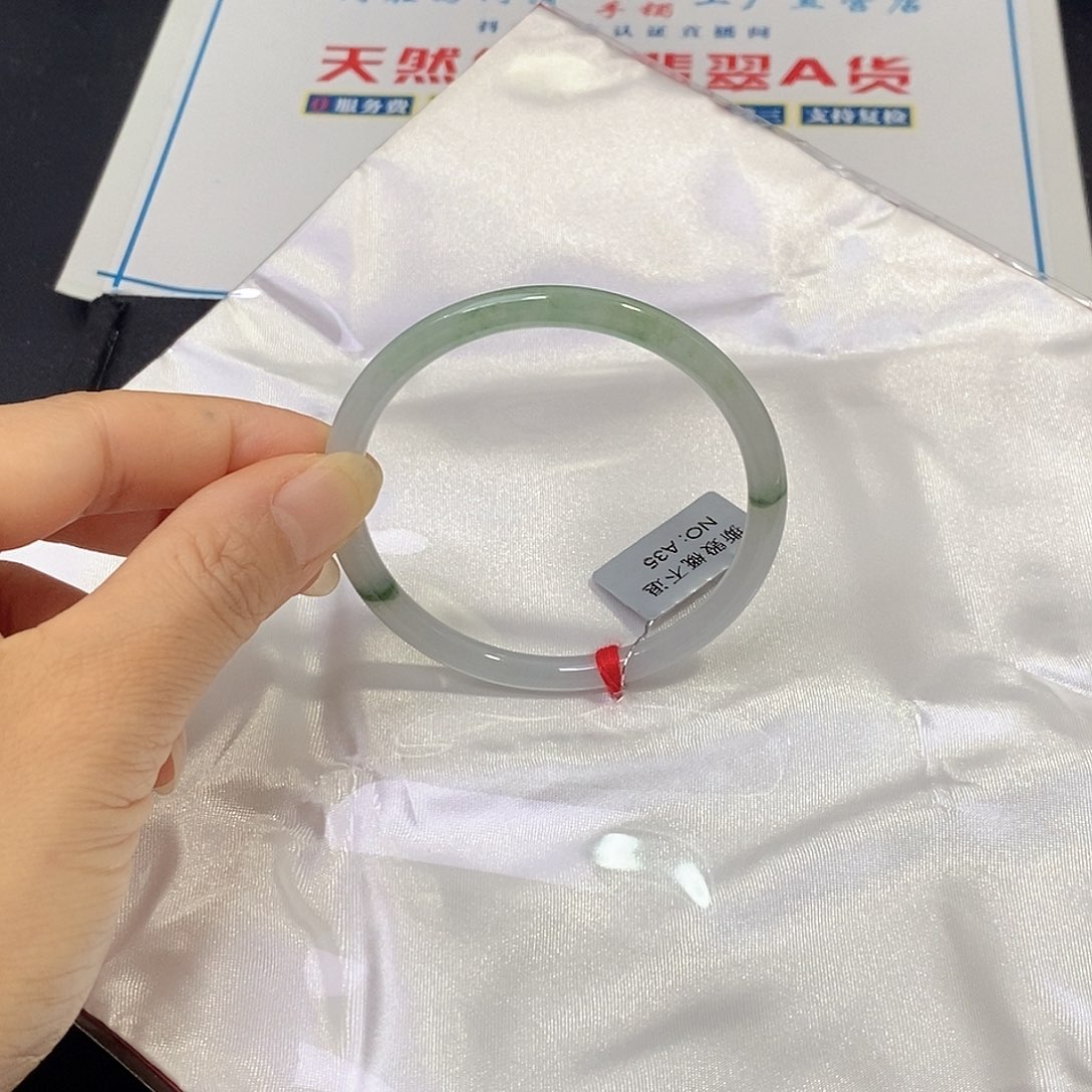 翡翠未镶嵌手镯（圆镯）53.5