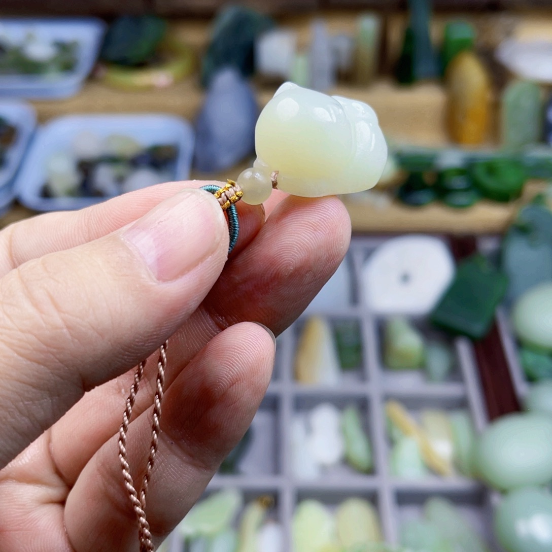 和田玉未镶嵌颈饰