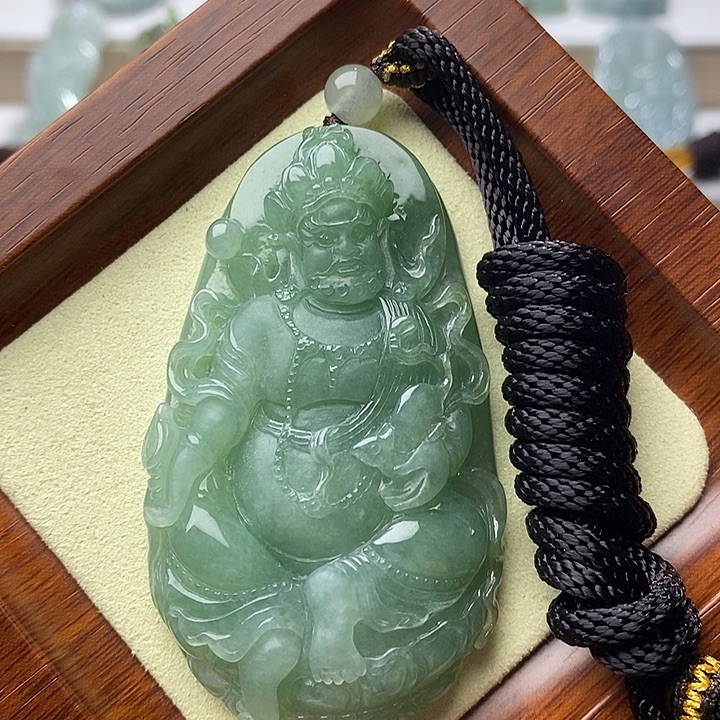 翡翠未镶嵌颈饰黄财神