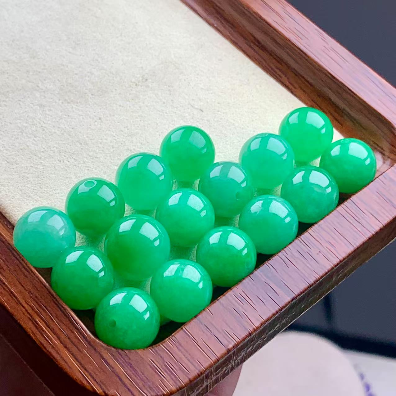 卡12mm左右 天然缅甸翡翠A货 冰绿单珠 多样性发货其一