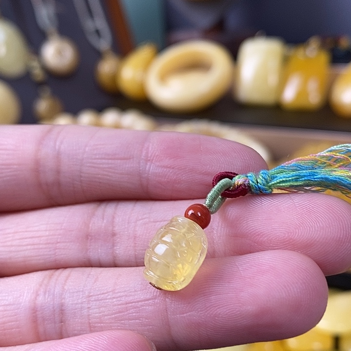 琥珀未镶嵌裸石富甲