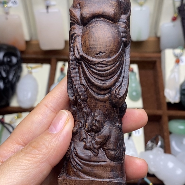 黑曜岩合金颈饰是一个