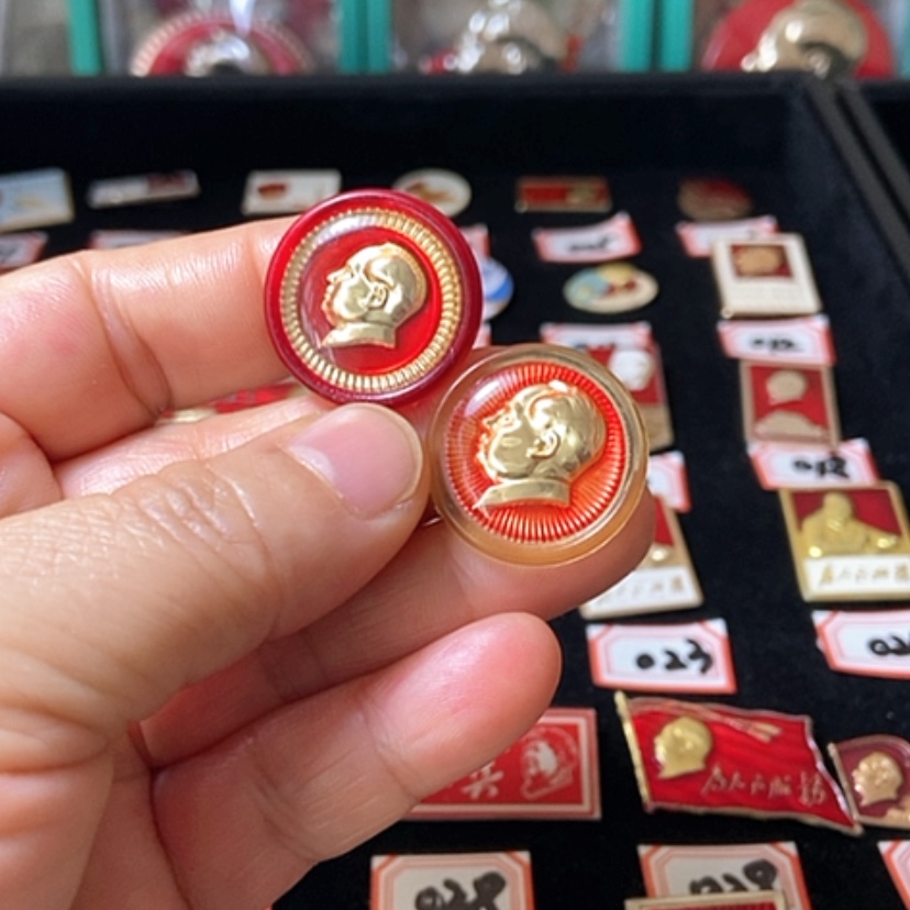 【闪购商品】其他普通金属六七十年代的2枚章