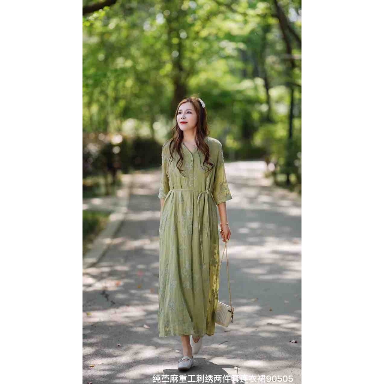 90505晓莲~复古苎麻内包边重工刺绣文艺显瘦两件套连衣裙
