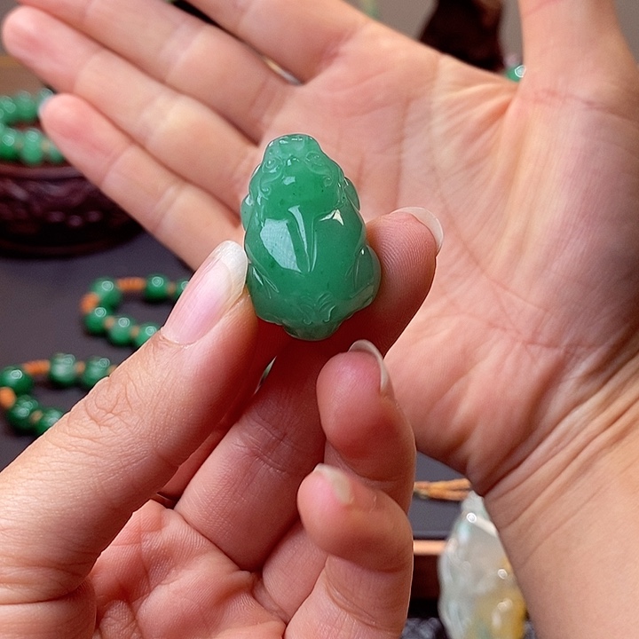 石英质玉（非洲翠）未镶嵌挂件