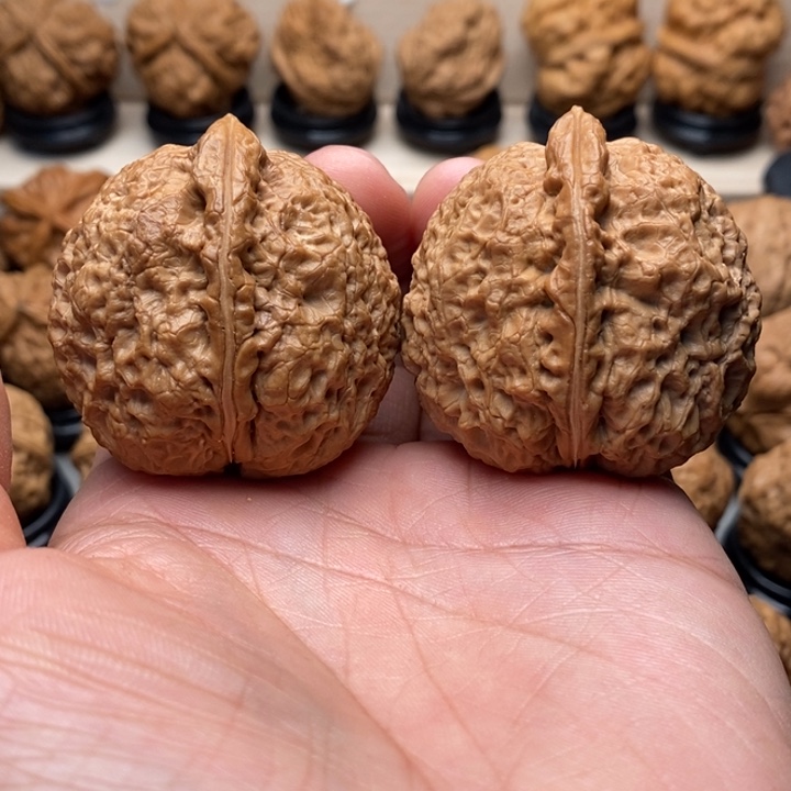 天***强文玩核桃把件……………………………………