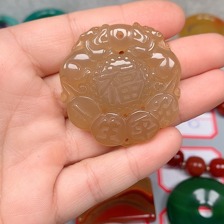 吉***意未镶嵌颈饰玛瑙/玉髓