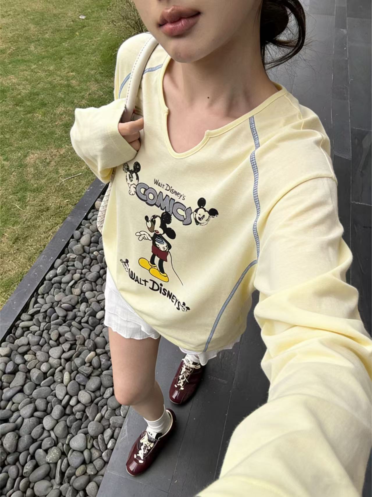 温柔瑶-键盘家-松弛明线亨利领卡通米奇印花上衣-3762