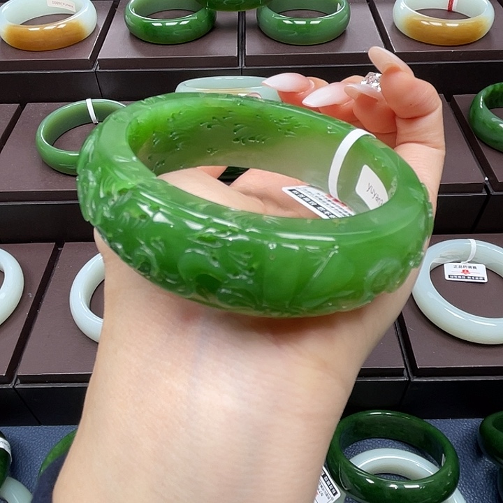 和田玉未镶嵌手镯