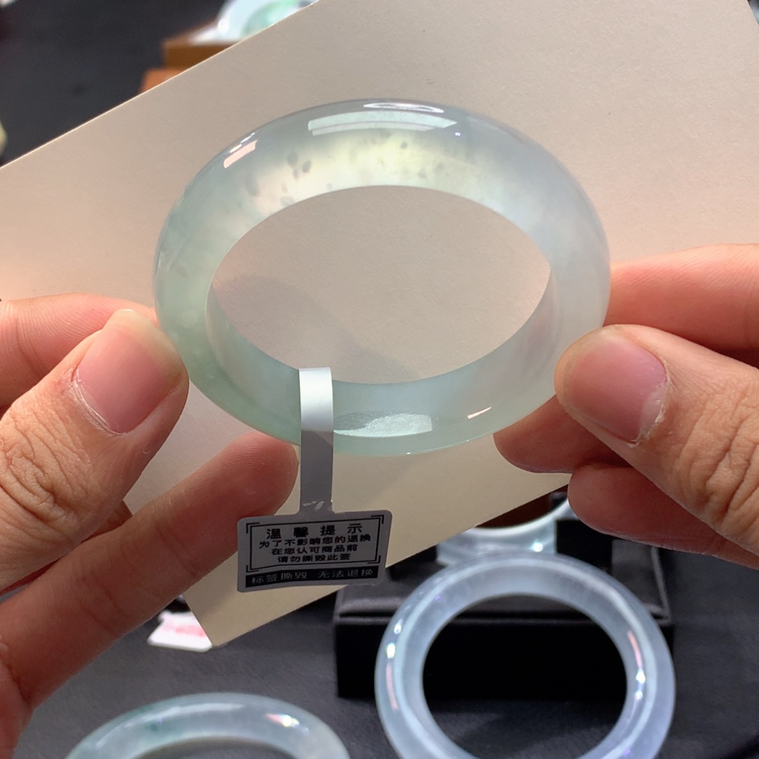 翡翠未镶嵌手镯正圈 