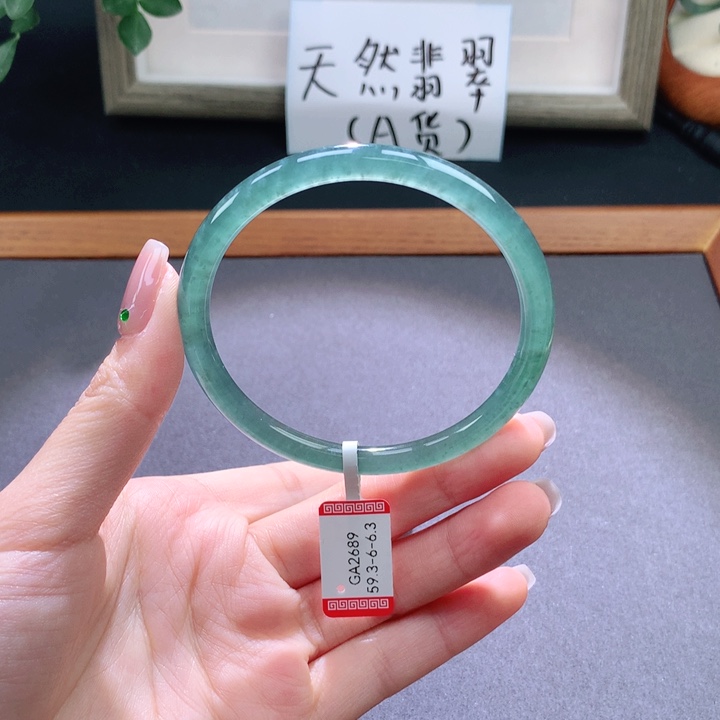 翡翠手镯未镶嵌天然翡翠手镯