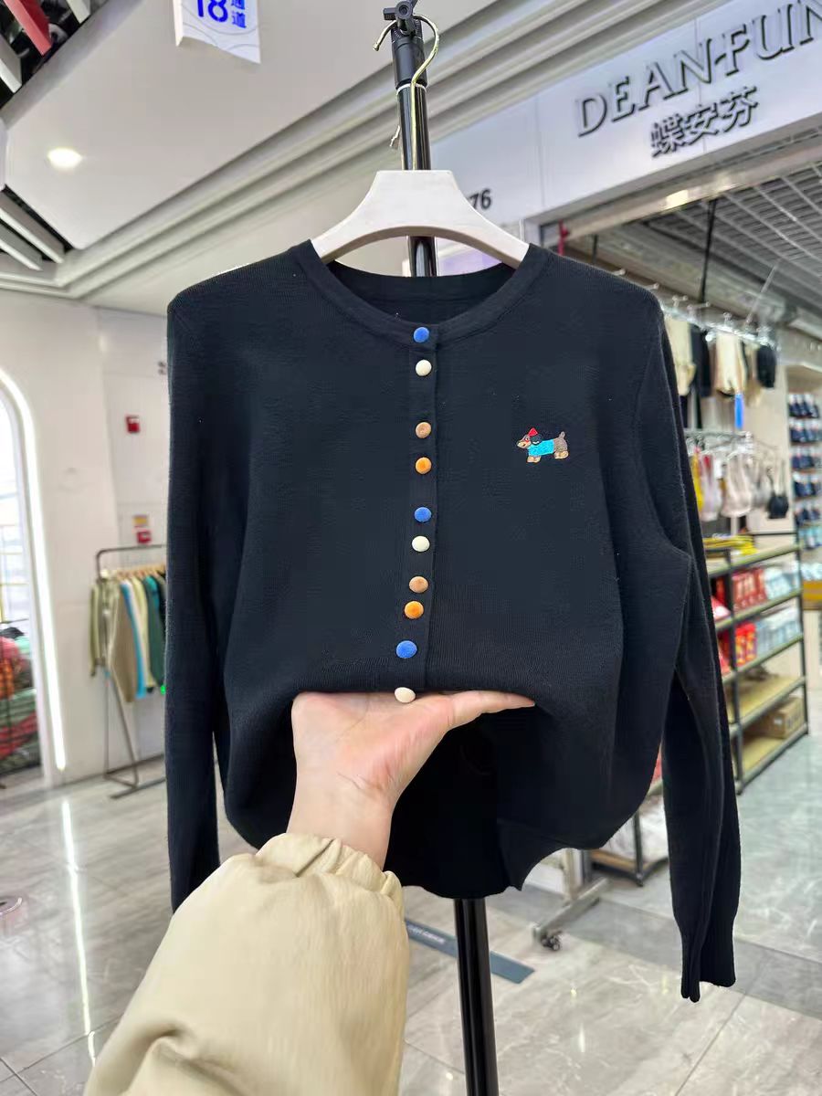 2726 时尚妈妈装圆领彩色口胸前卡通刺绣针织开衫通勤宽松学院风