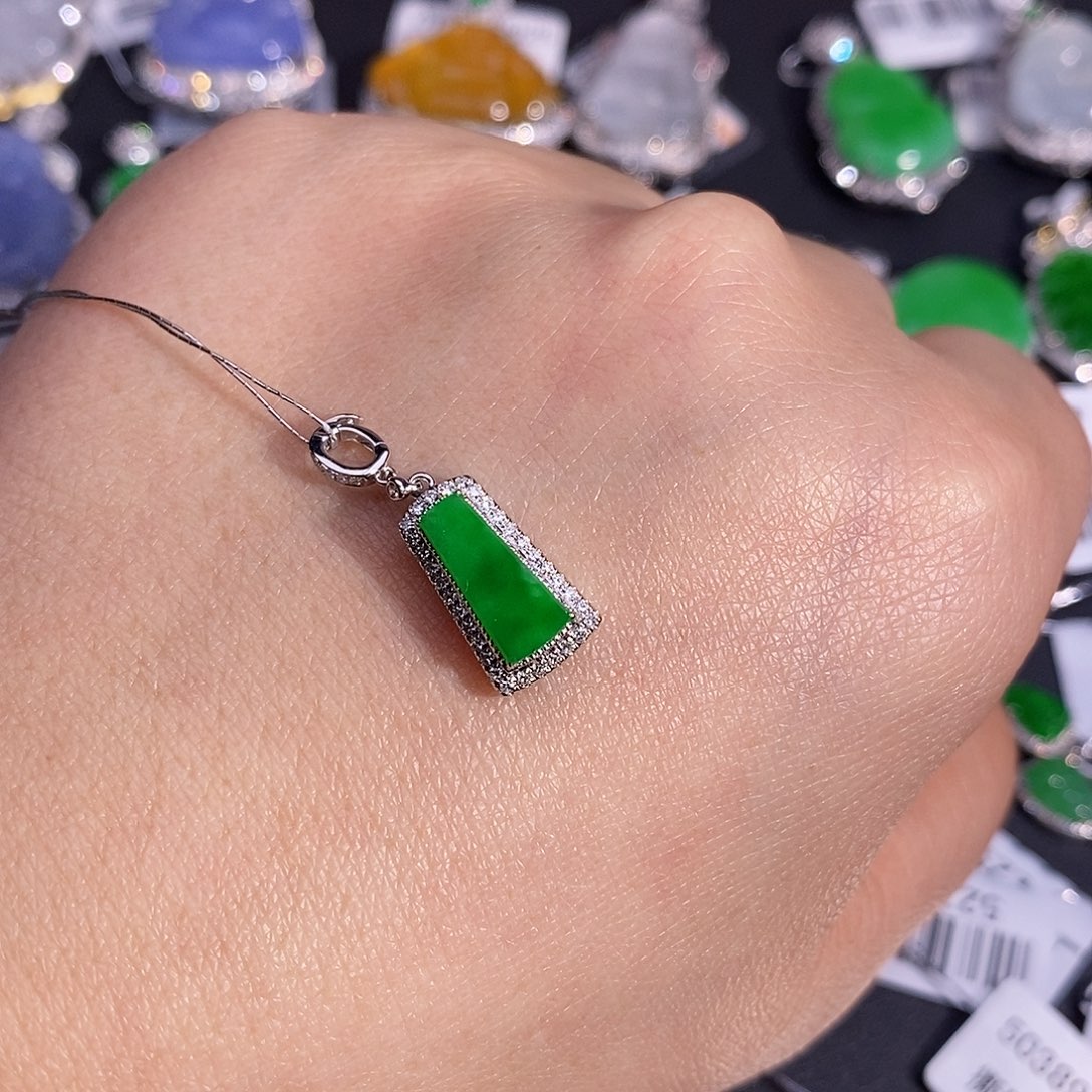 翡翠吊坠(不含链)18K金镶嵌