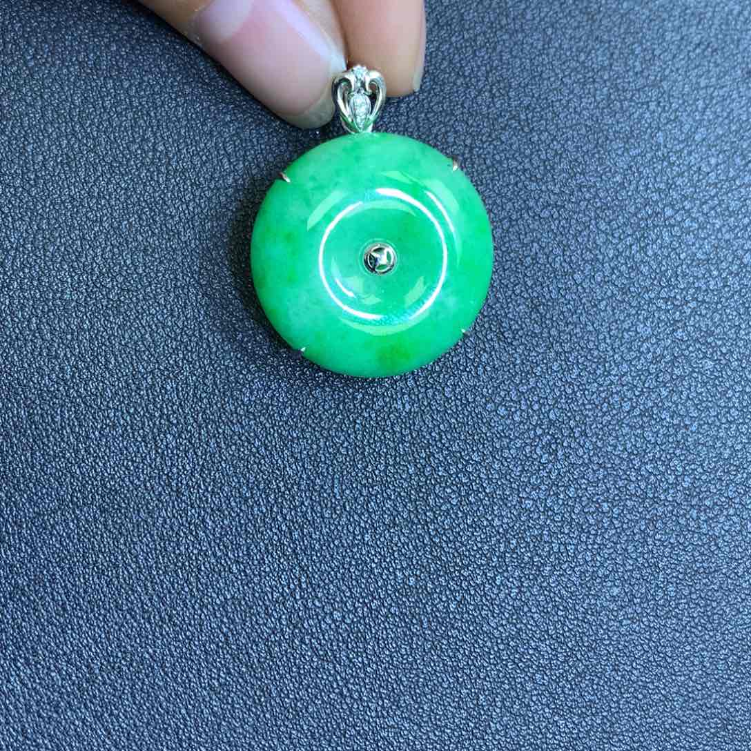 翡翠颈饰18K金镶嵌翡翠