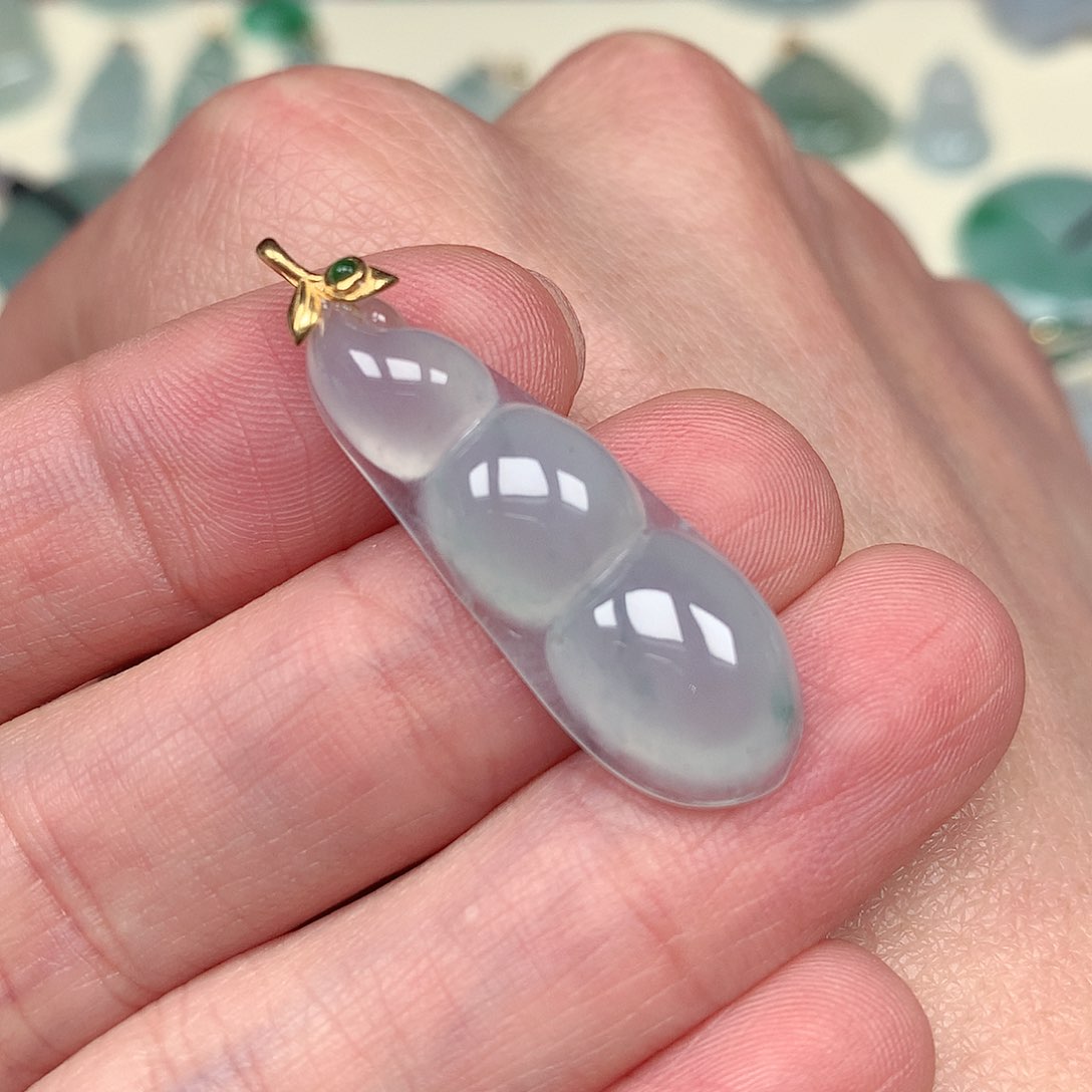 翡翠颈饰未镶嵌福豆吊坠