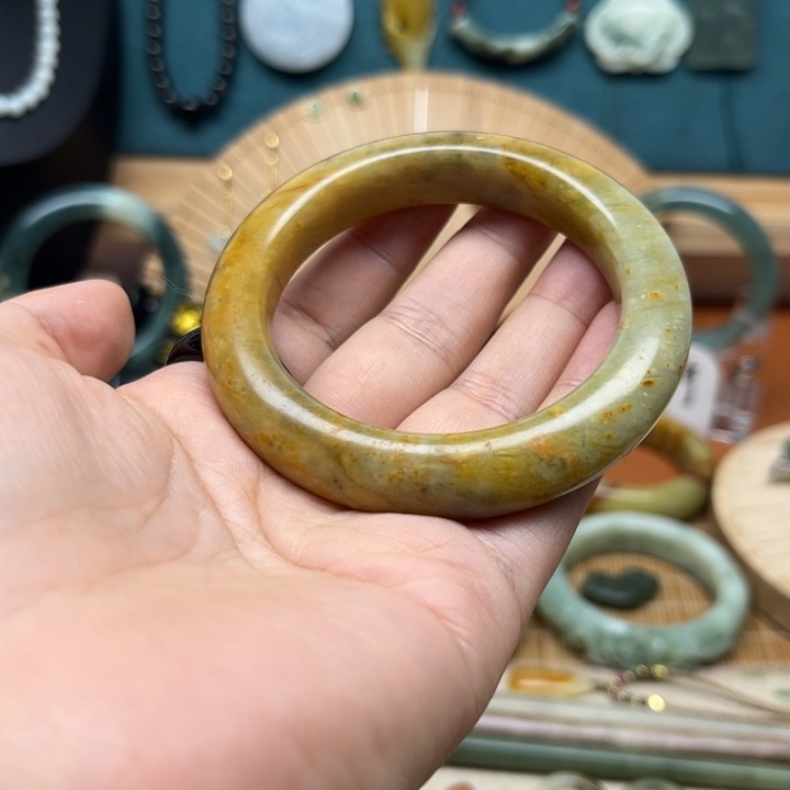 蛇纹石玉手镯未镶嵌