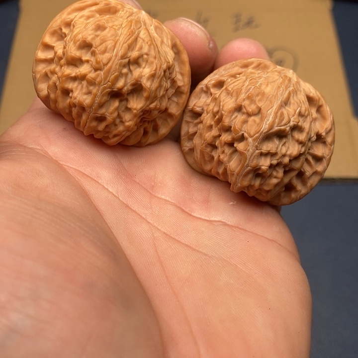 朋***友文玩核桃吊坠文玩核桃正磨磨盘