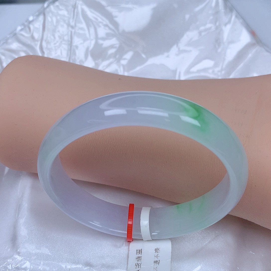 【闪购商品】未镶嵌手镯（贵妃镯）翡翠，56