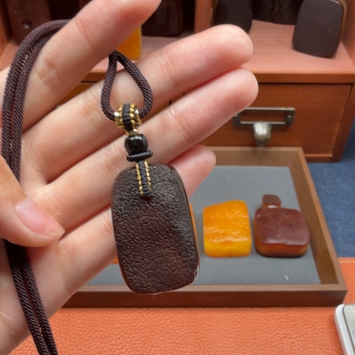 蜜蜡未镶嵌吊坠(赠链)