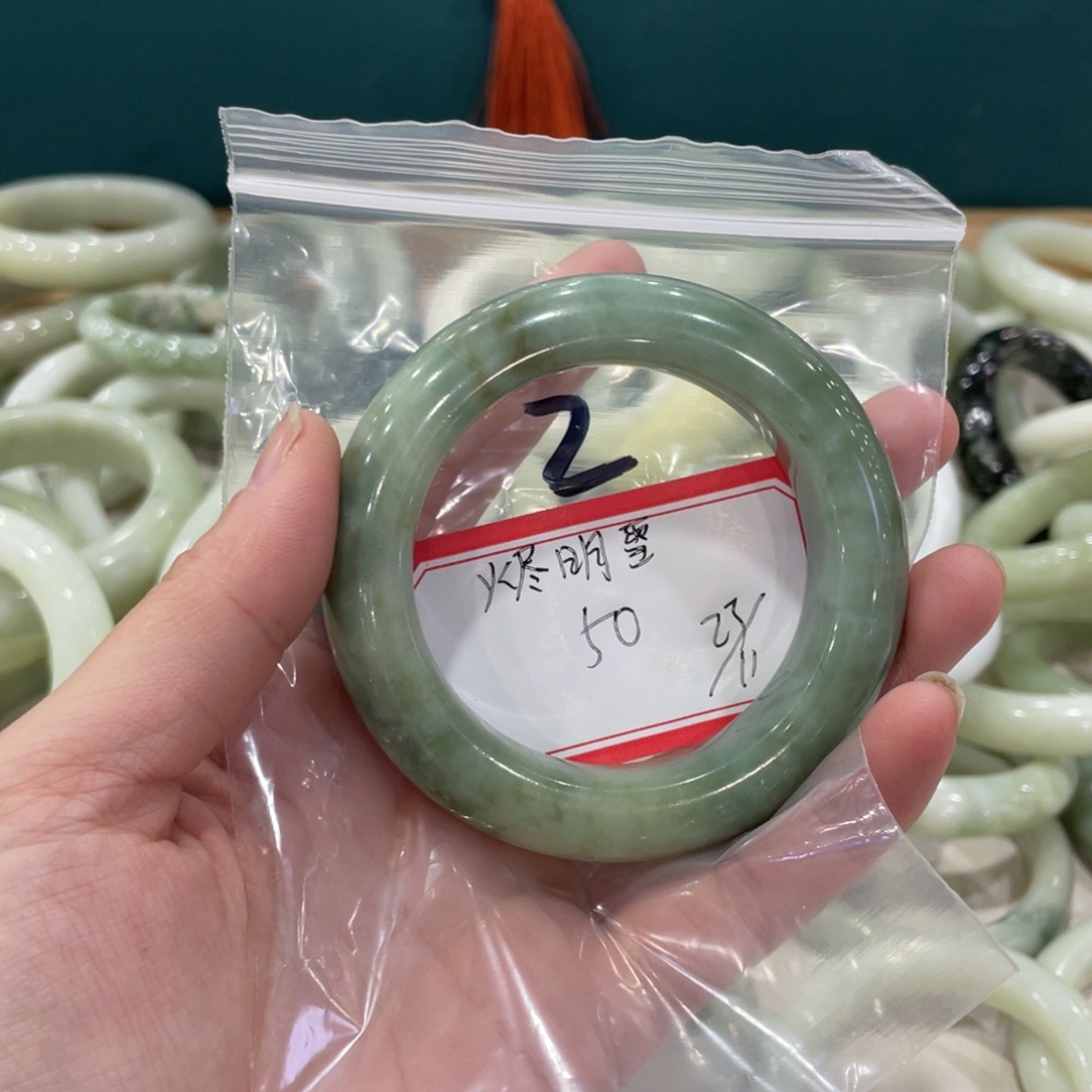 烬***雪蛇纹石玉未镶嵌手镯