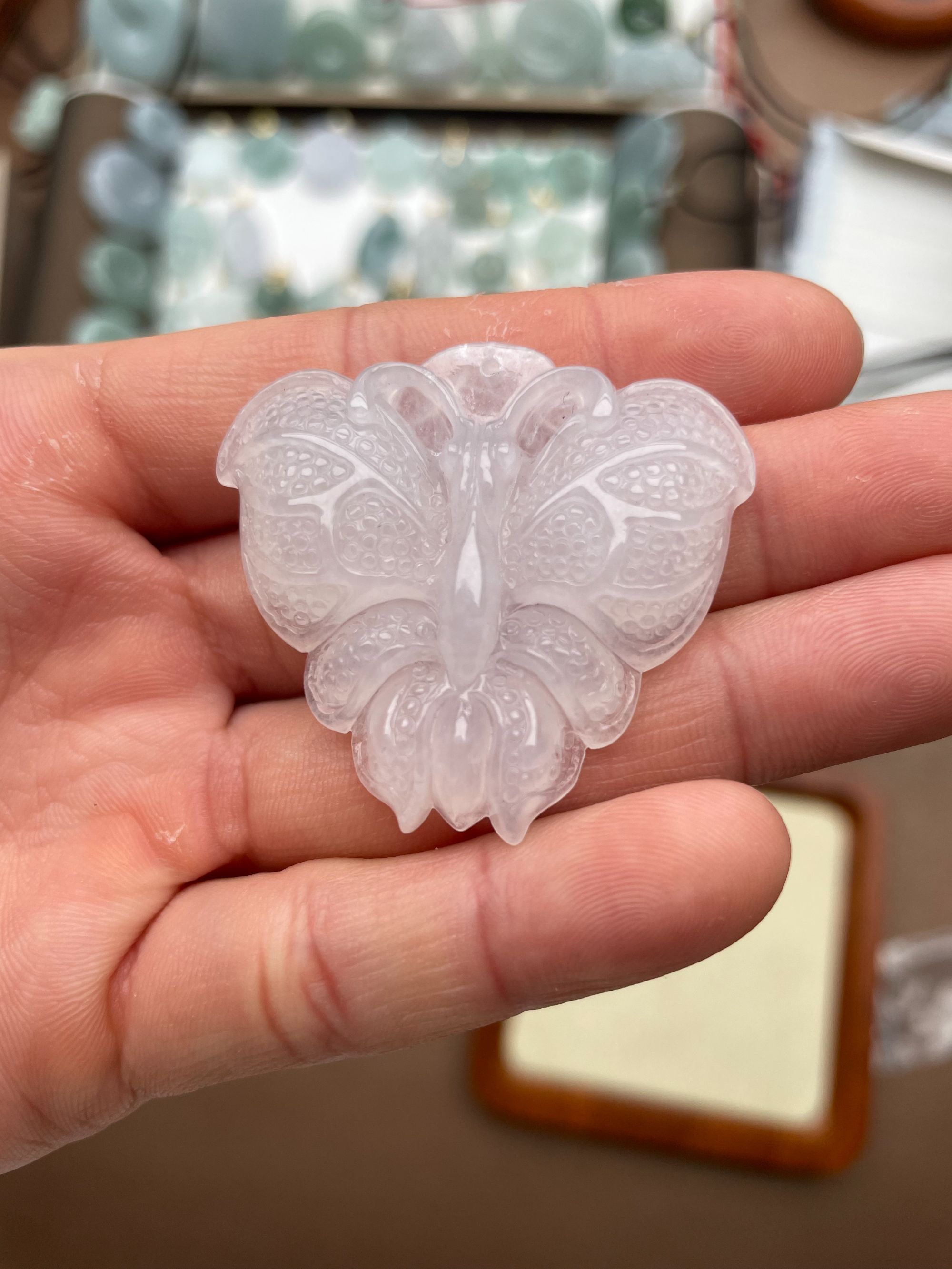 冰润蝴蝶精美玉石挂件