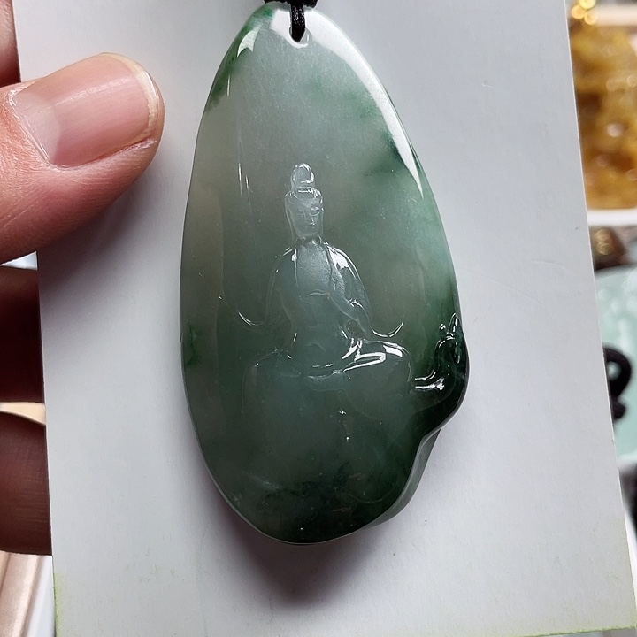 翡翠颈饰未镶嵌爱****？12358746982