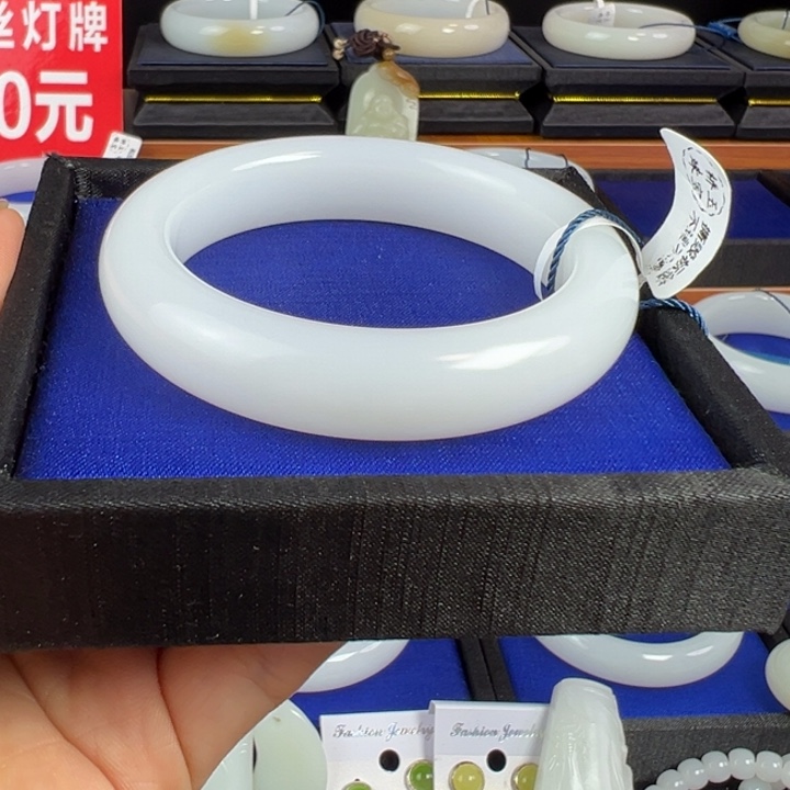 未镶嵌手镯和田玉