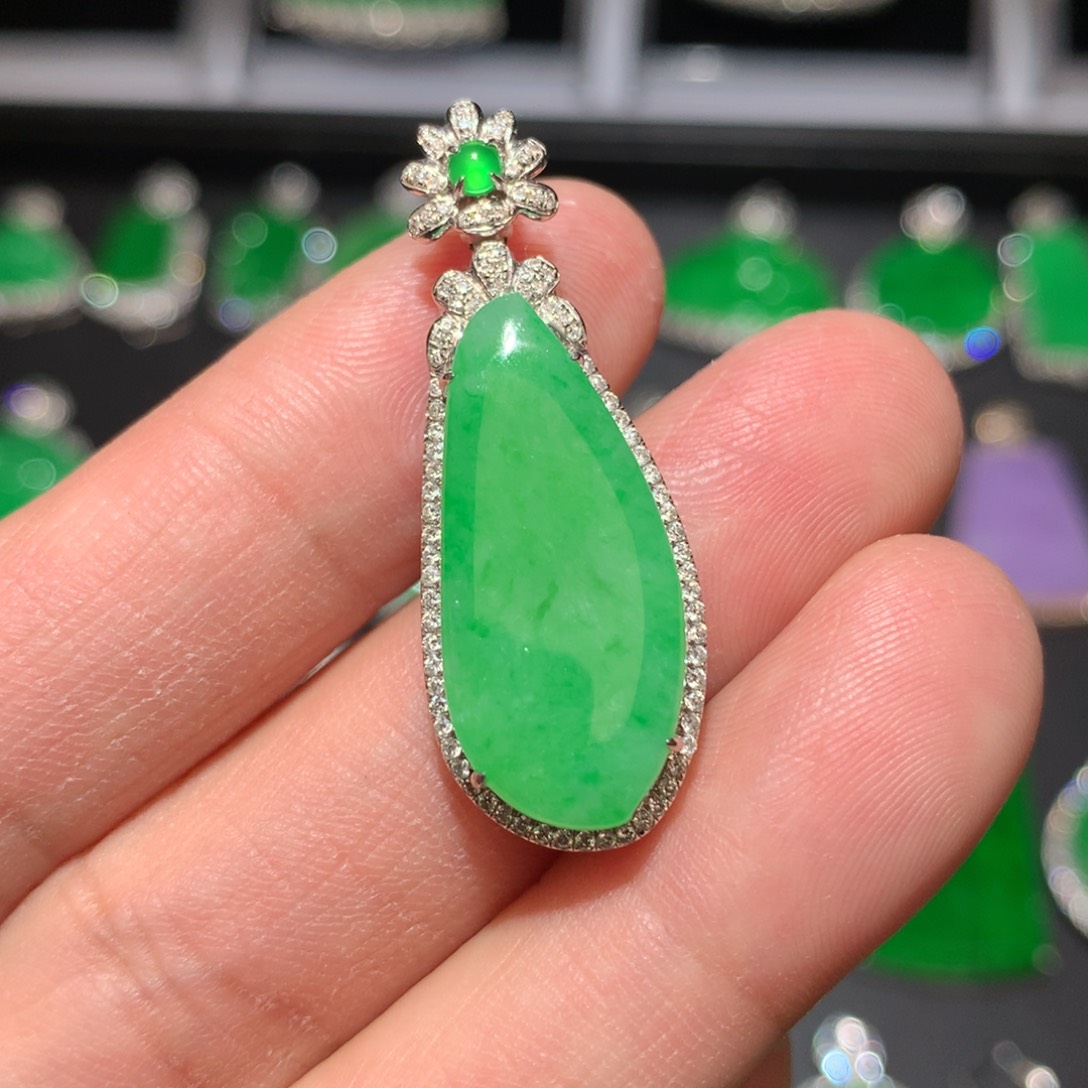 翡翠颈饰18K金镶嵌翡翠