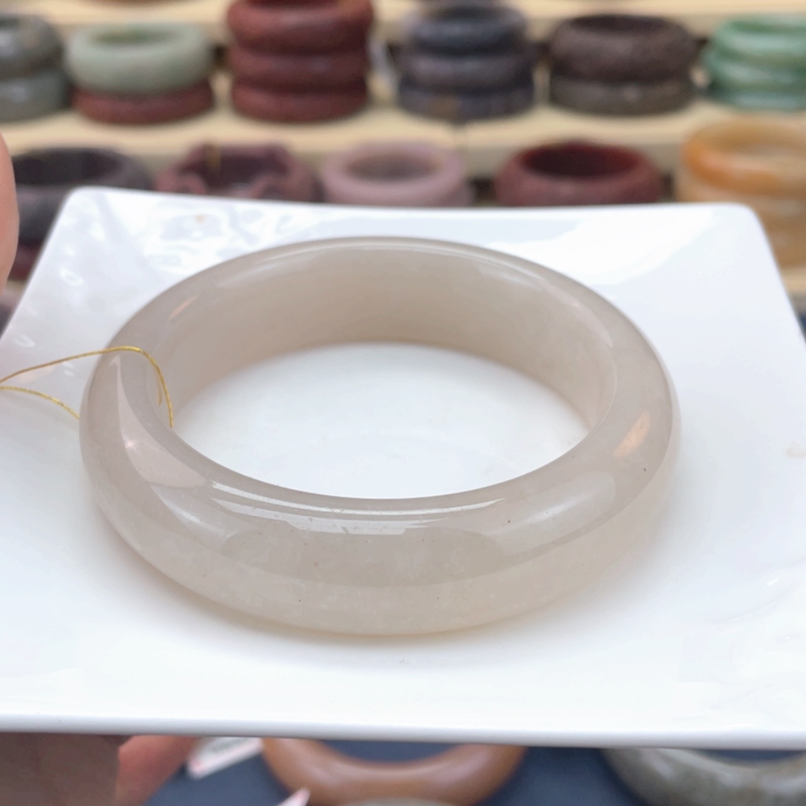 【闪购商品】石英质玉手镯未镶嵌