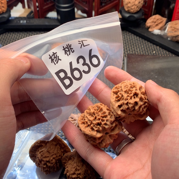 文玩核桃吊坠玄月