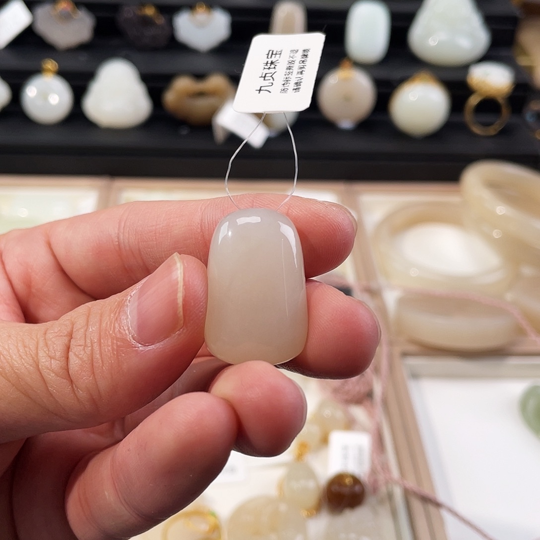 和田玉颈饰未镶嵌山**日