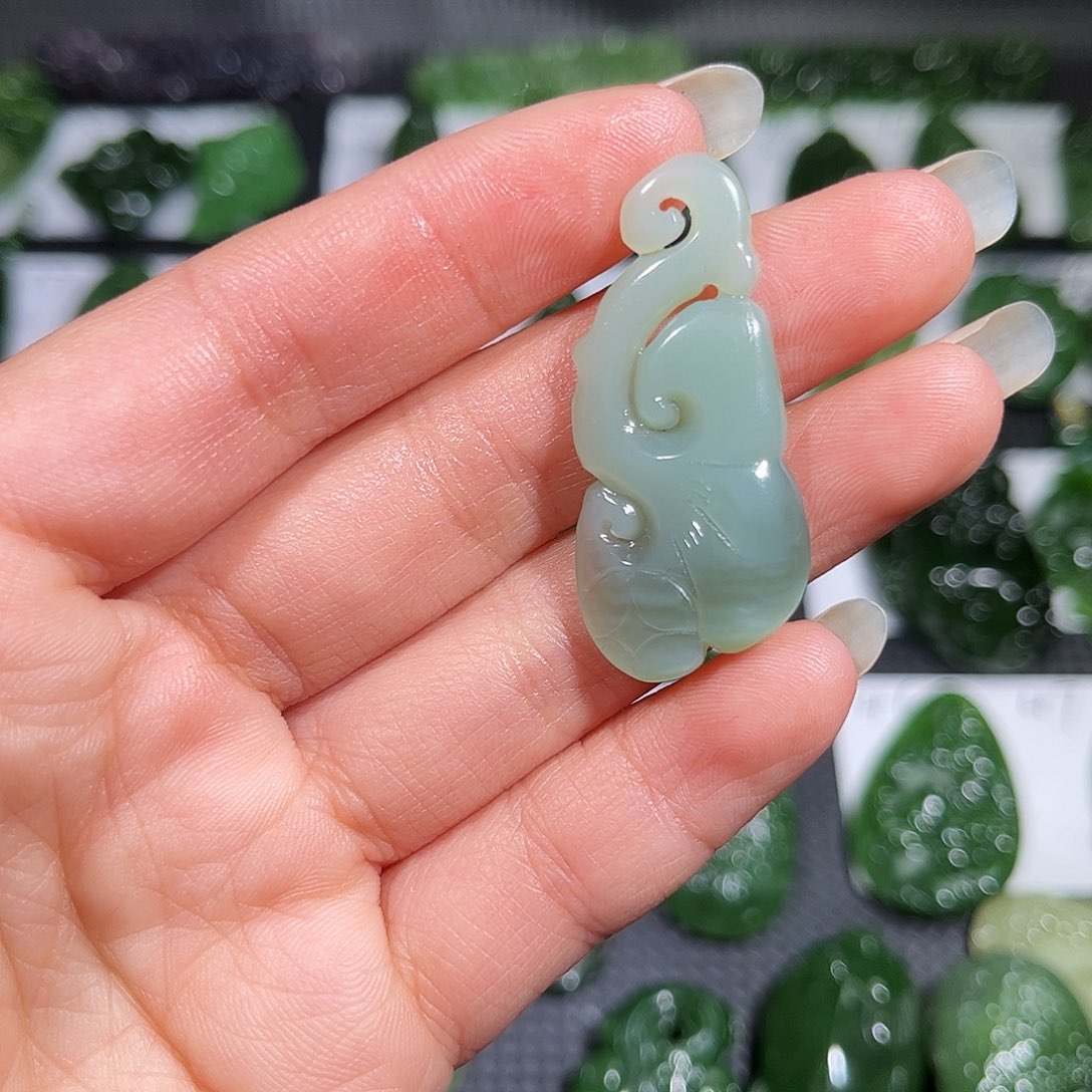 和田玉未镶嵌颈饰