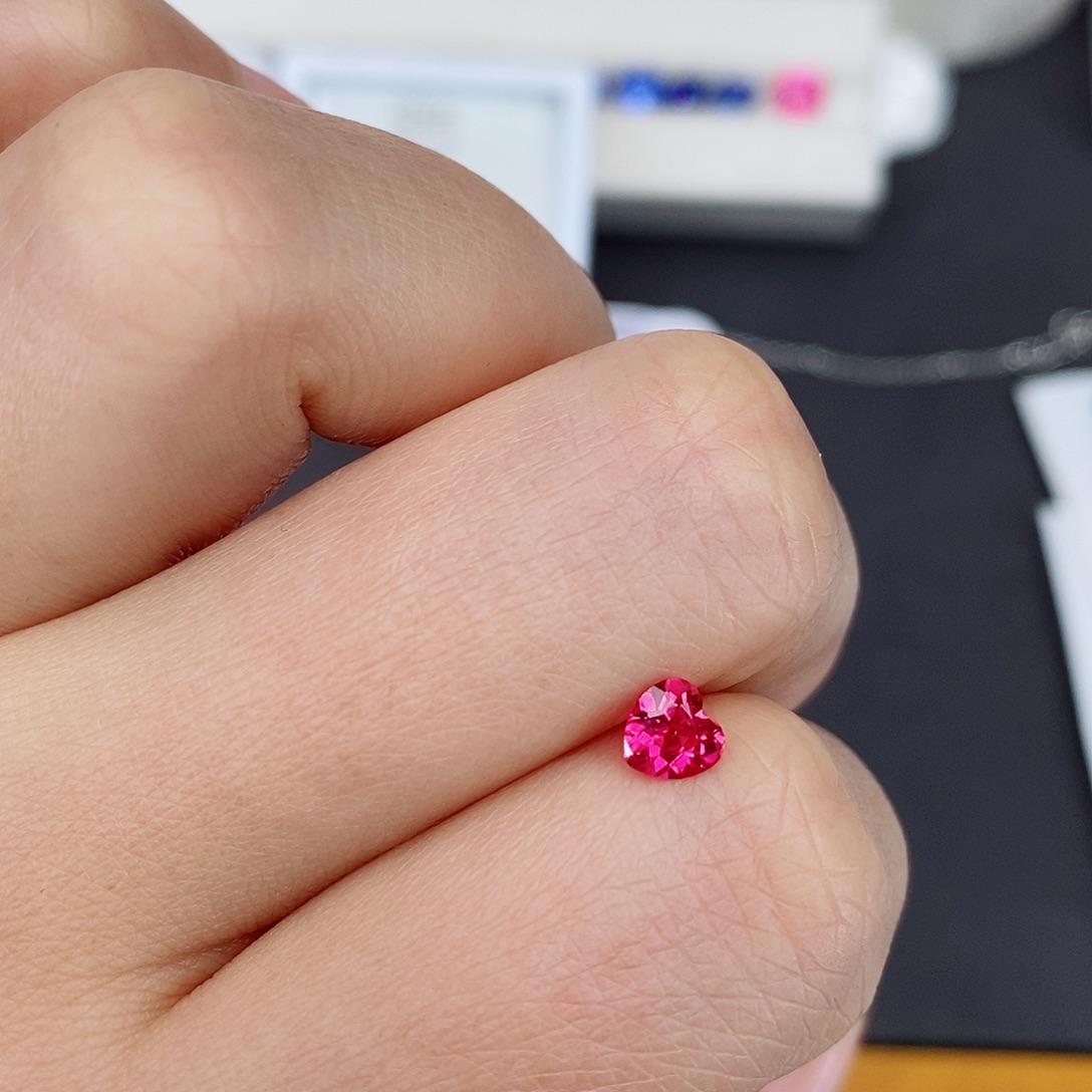 下***食碧玺未镶嵌裸石5mm爱心