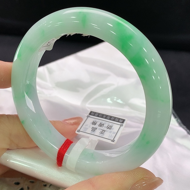 翡翠手镯未镶嵌正圈61