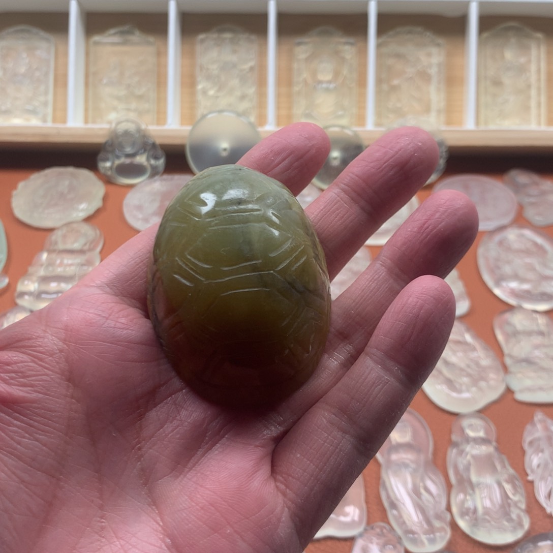 蛇纹石玉颈饰未镶嵌