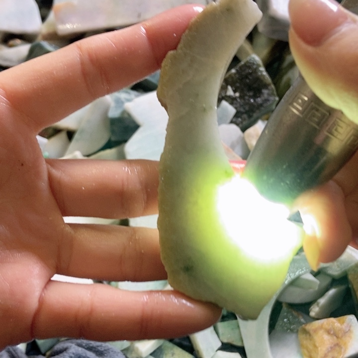 翡翠颈饰未镶嵌天然翡翠