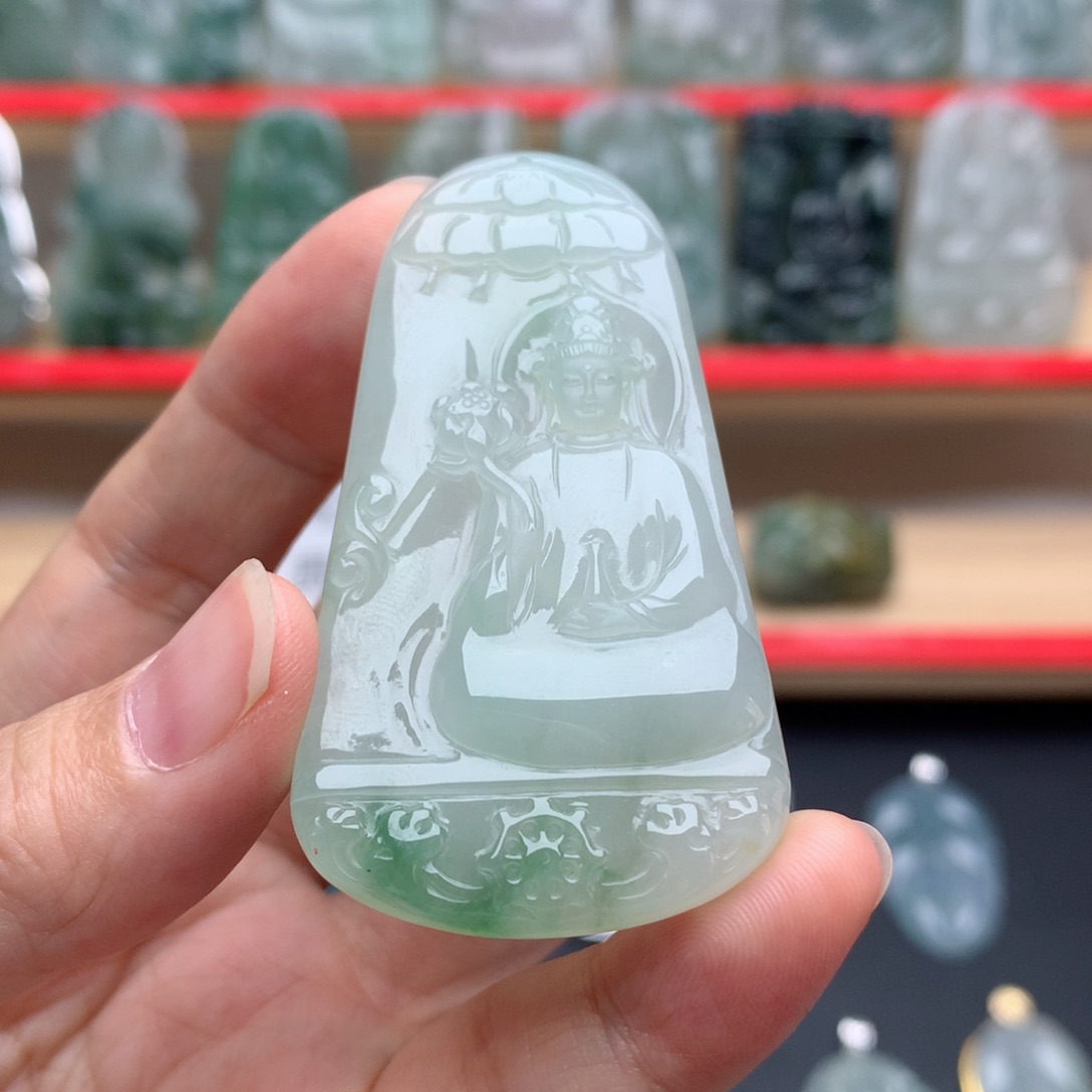 翡翠未镶嵌颈饰观音