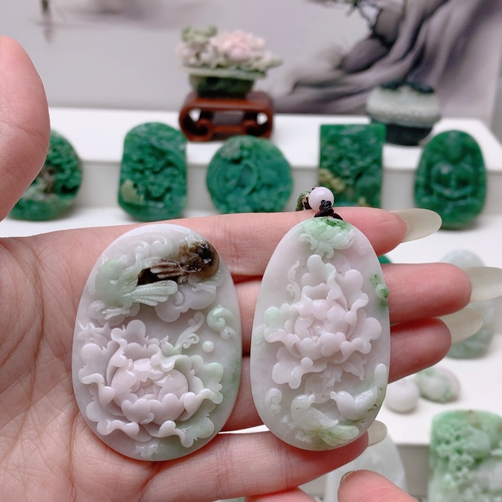 平***心独山玉未镶嵌颈饰