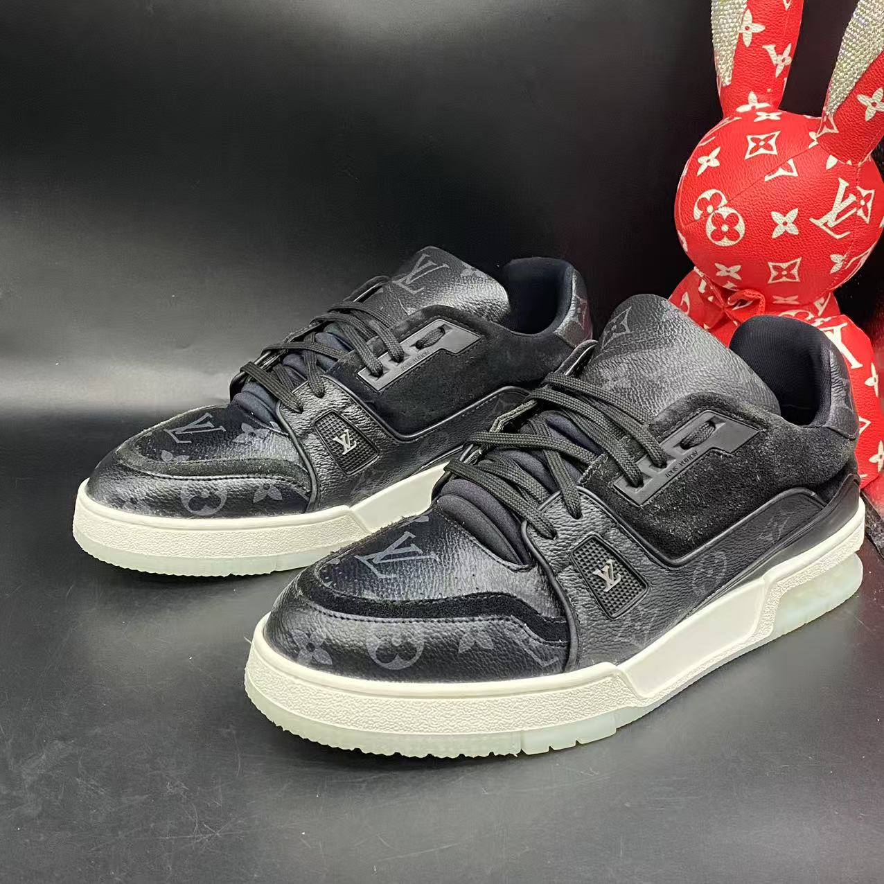 95新 LouisVuitton/路易威登 黑老花时尚板鞋42.5欧码LZ023