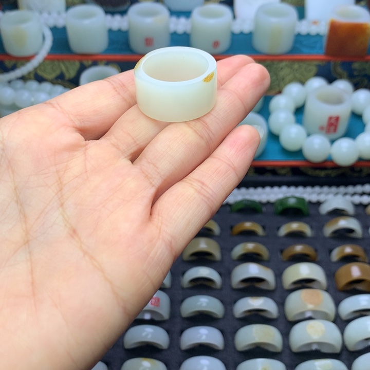 用***7和田玉未镶嵌戒指