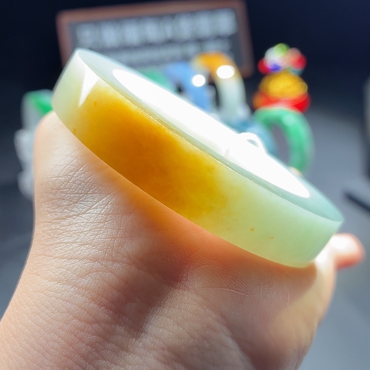 定制翡翠未镶嵌翡翠手镯