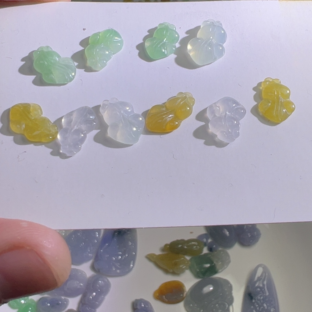 翡翠散珠金鱼一条