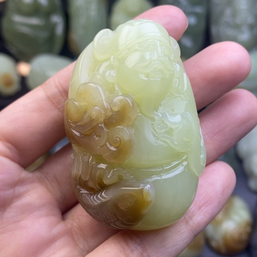 和田玉未镶嵌把件