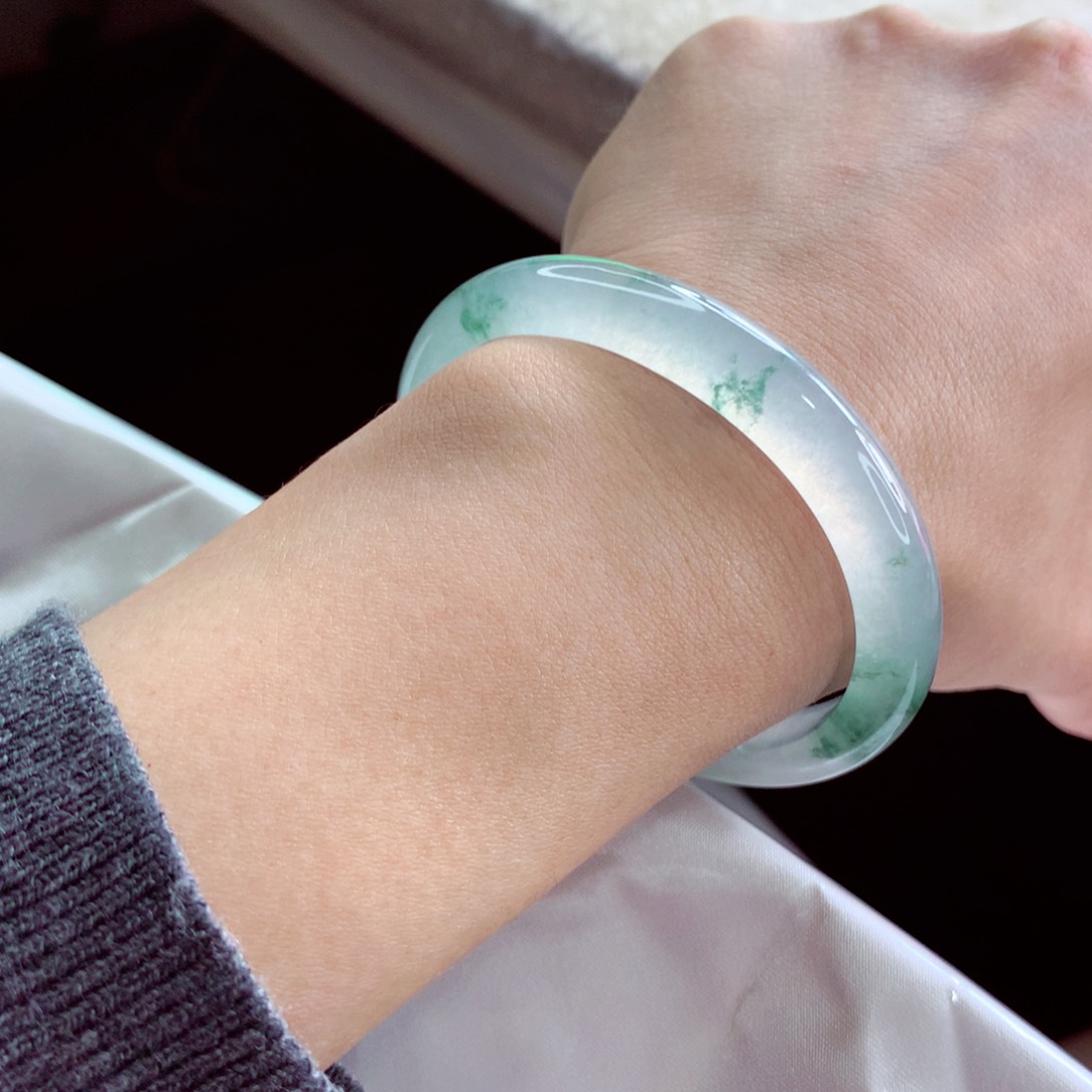 翡翠手镯（贵妃镯）未镶嵌52.7贵妃 起钢光种水毕业 灵