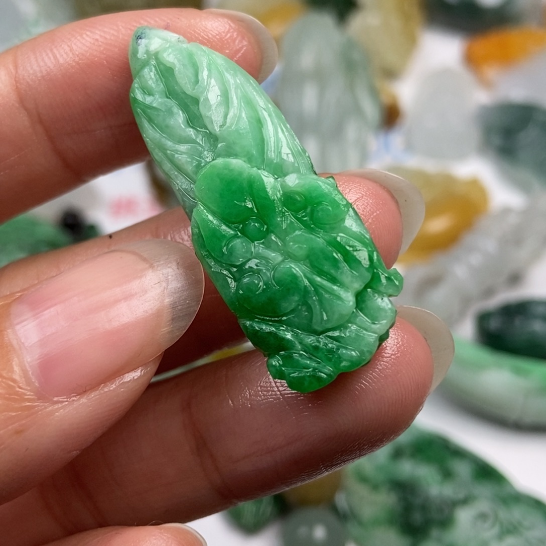 桃***定制翡翠未镶嵌翡翠