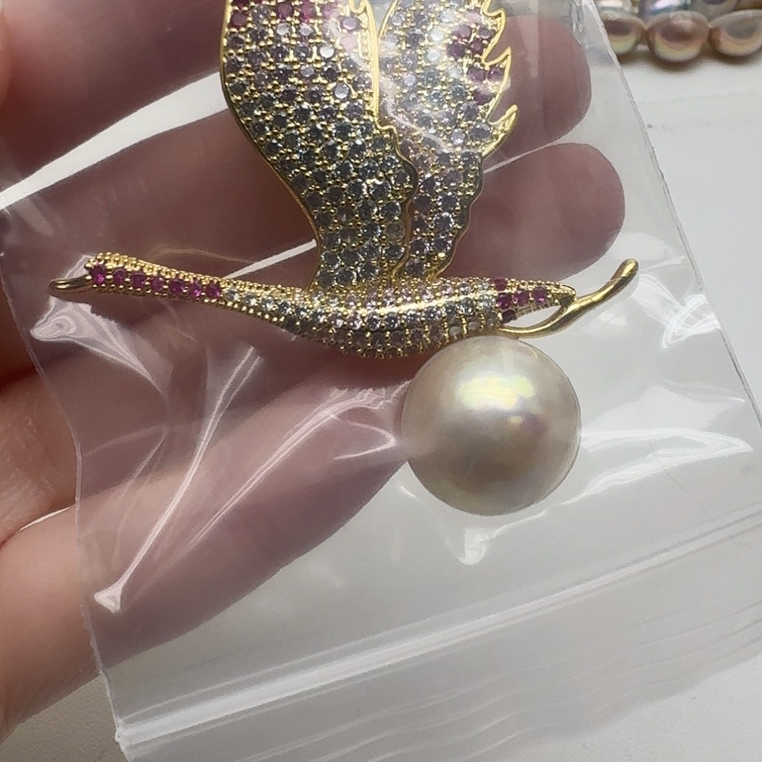 未镶嵌拼合珍珠（马贝珠）胸针