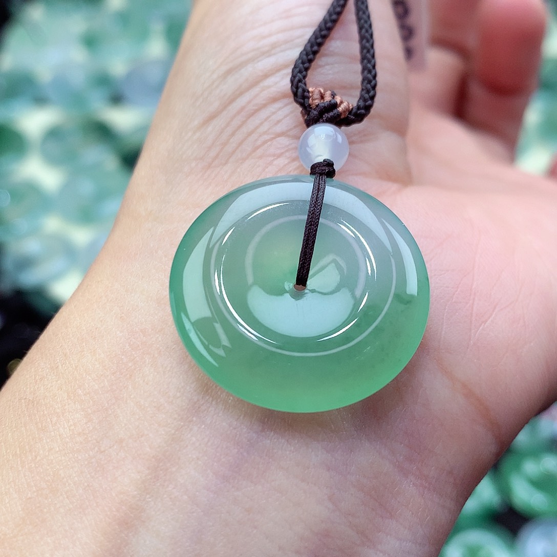 翡翠颈饰未镶嵌编号98。尺寸25-5.6