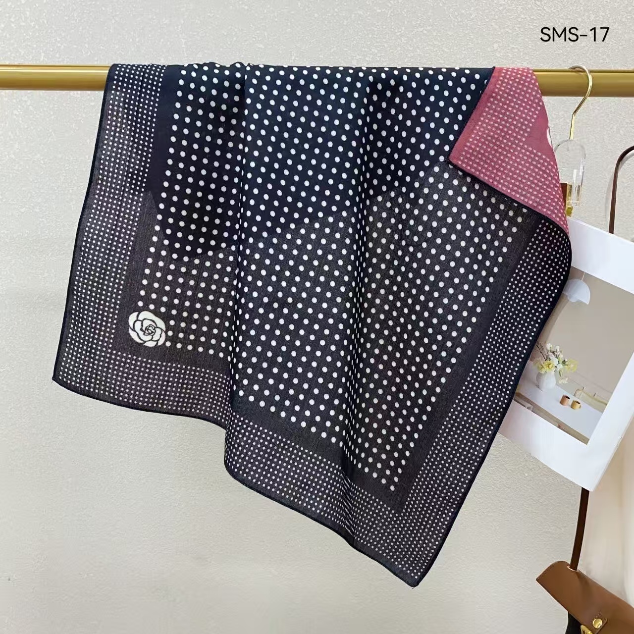 a106【黑红山茶】新款双面丝毛70*70精致方巾围巾秋冬时尚百搭气质
