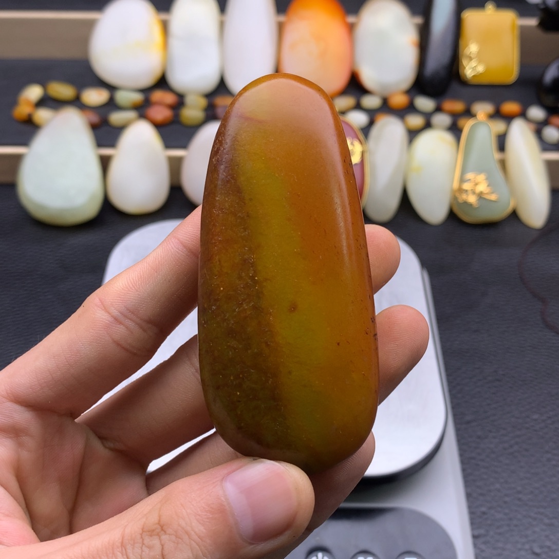 和田玉颈饰未镶嵌