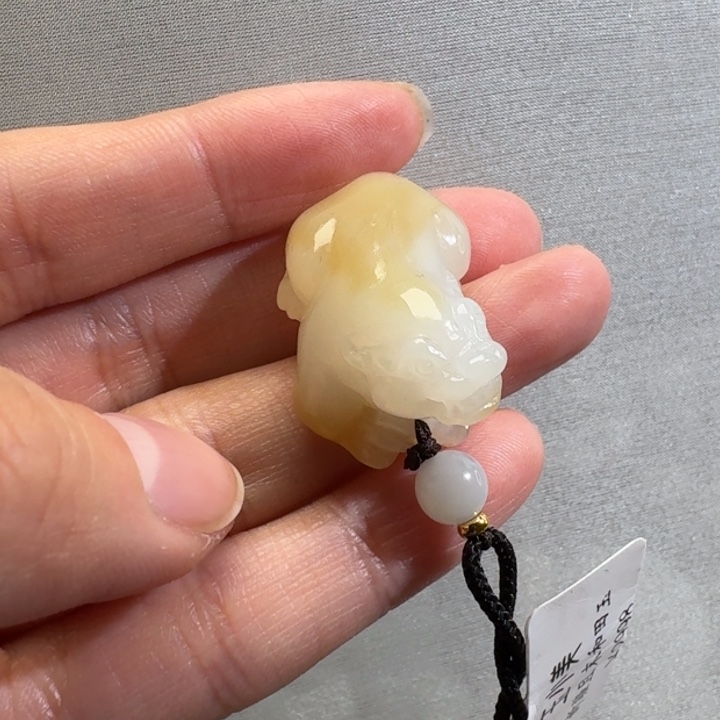 和田玉颈饰未镶嵌且末金山糖白12g